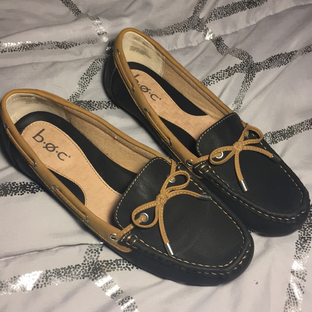 Black and tan flats